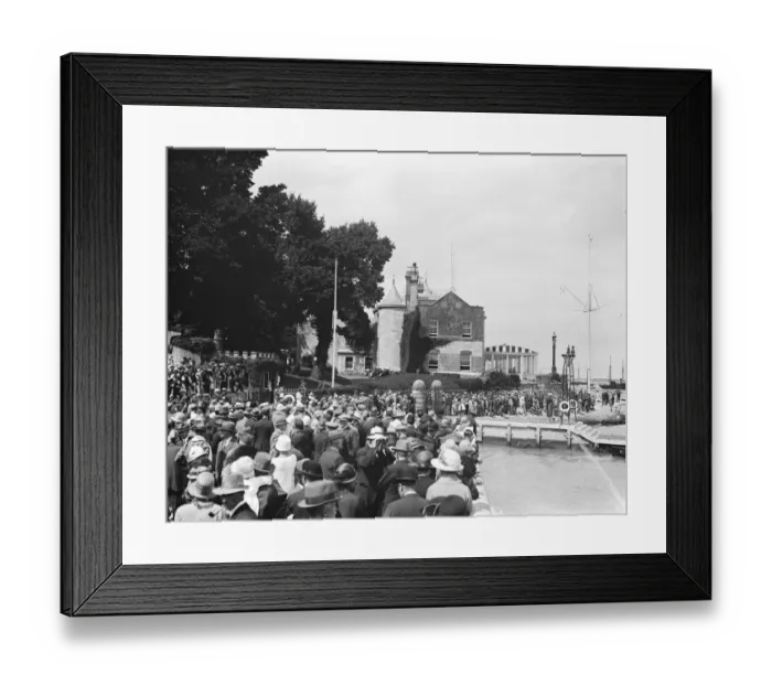 Framed Print : Cowes Regatta General view showing the crowd and R Ys headquarters 1 August 1925