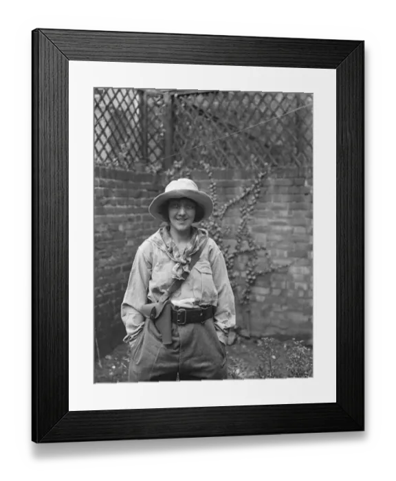 Framed Print : Pretty London girl to hunt for diamonds in the wilds of Guiana. Miss Gwen Richardson