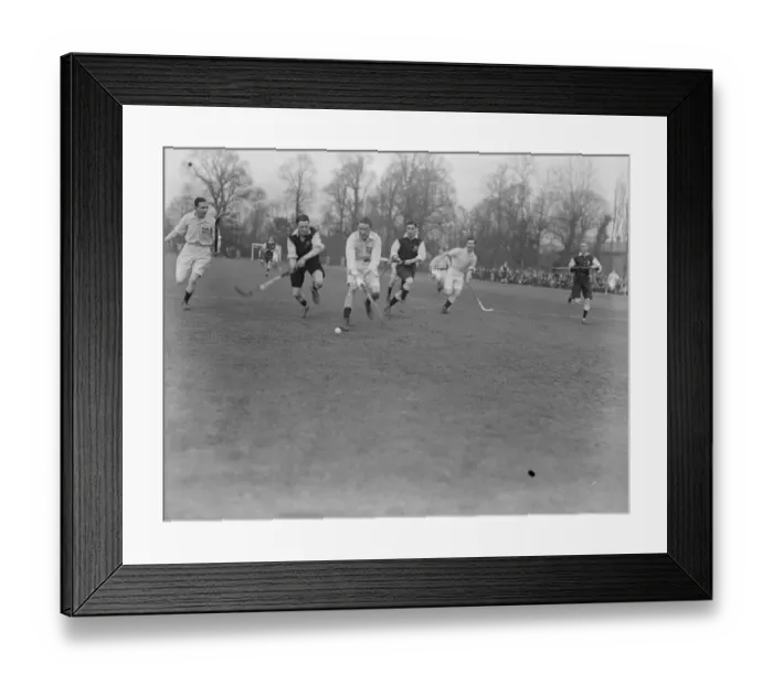 Framed Print : Oxford versus Cambridge hockey at Beckenham Cambridge getting away 24 February 1921