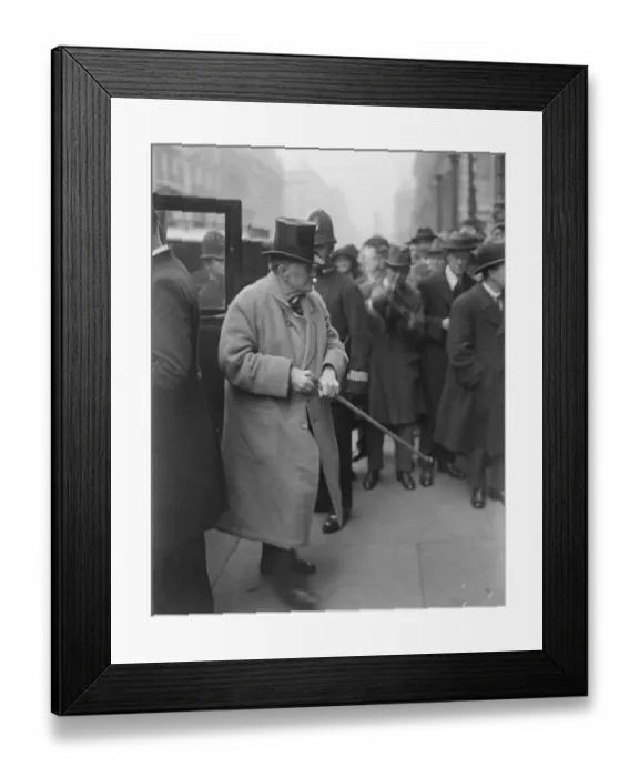Framed Print : The Carlton Club Meeting Lord Chaplin arriving at the Carlton Club this morning Framed Print : The Carlton Club Meeting Lord Chaplin arriving at the Carlton Club this morning