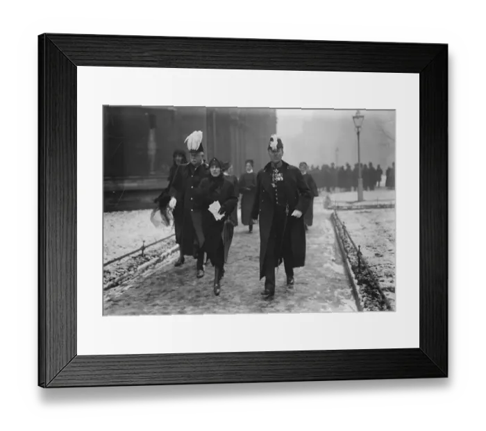 Framed Print : Illness of Queen Alexandra, callers at Marlborough house. General and Mrs Seely leaving Framed Print : Illness of Queen Alexandra, callers at Marlborough house. General and Mrs Seely leaving