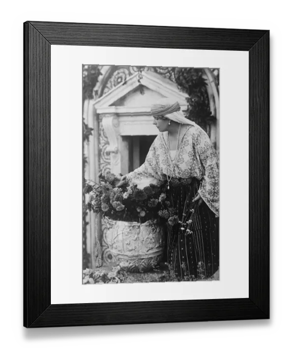 Framed Print : In Memory of Her Baby The Queen of Romania arranging flowers on the grave of little