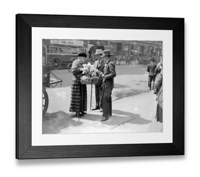 Framed Print : Mrs Bennett Burleigh, widow of the famous war correspondent, selling flowers in Piccadilly Framed Print : Mrs Bennett Burleigh, widow of the famous war correspondent, selling flowers in Piccadilly