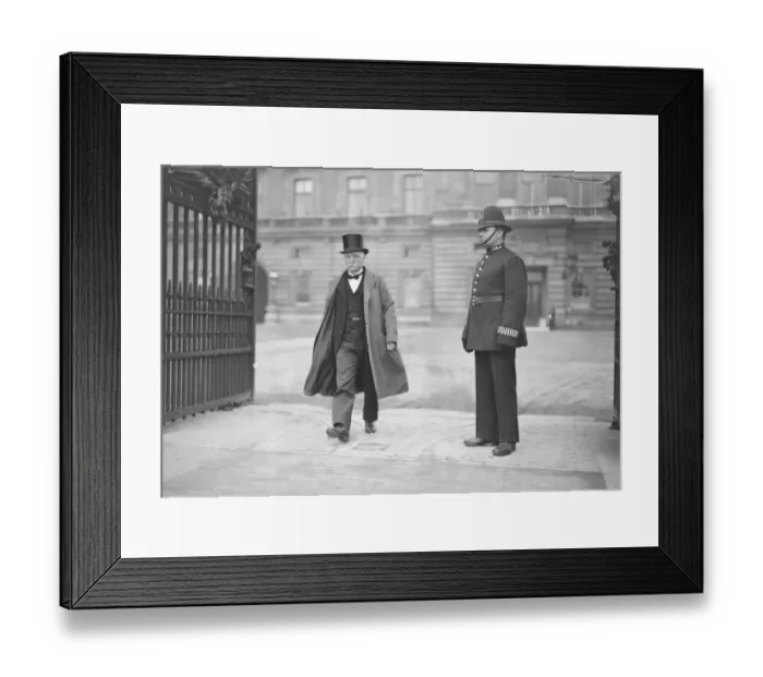 Framed Print : The King receives his Labour M P representative at Buckingham Palace. Mr Brown Framed Print : The King receives his Labour M P representative at Buckingham Palace. Mr Brown