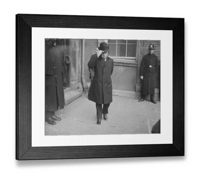 Framed Print : Historic Dublin Scenes. Provisional Government of Southern Ireland take over control Framed Print : Historic Dublin Scenes. Provisional Government of Southern Ireland take over control