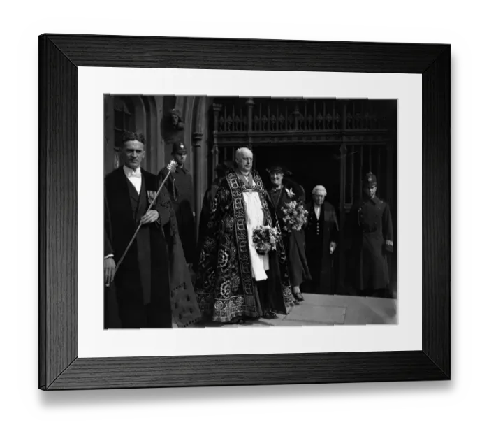 Framed Print : The distribution of Maundy Money at Westminster Abbey. The Dean of Westminster Framed Print : The distribution of Maundy Money at Westminster Abbey. The Dean of Westminster