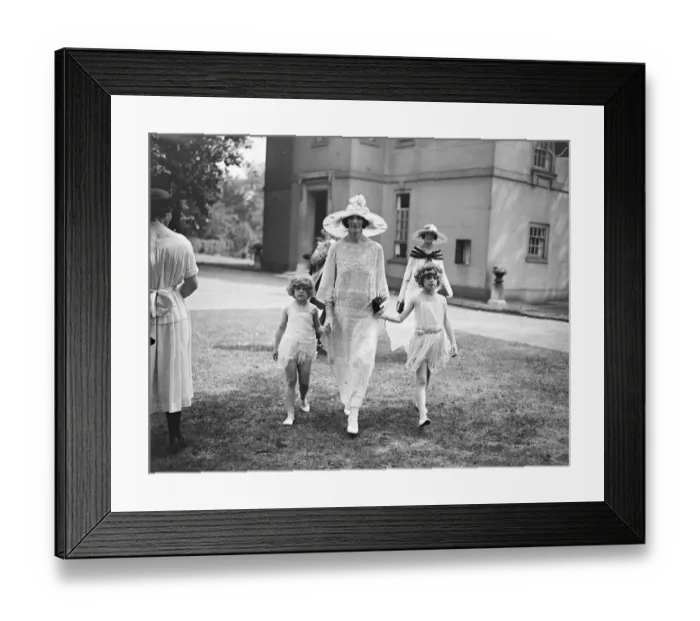 Framed Print : Lady Beattys garden party at Hanover Lodge, Regents Park. Lady Mainwaring with her children Framed Print : Lady Beattys garden party at Hanover Lodge, Regents Park. Lady Mainwaring with her children