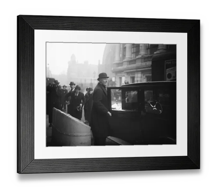 Framed Print : Hobbs again at Bow Street Great public interest was taken in the further appearance Framed Print : Hobbs again at Bow Street Great public interest was taken in the further appearance