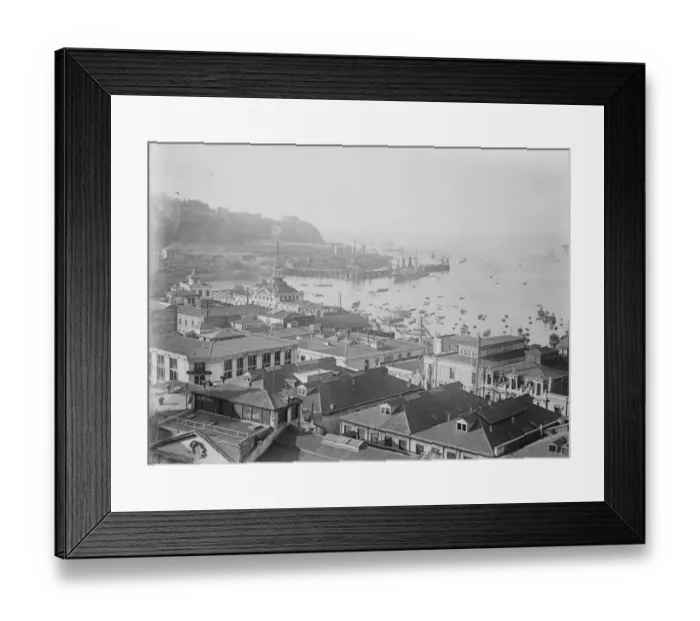 Framed Print : A view of the city and harbour of Valparaiso in Chile. 26 January 1925 Framed Print : A view of the city and harbour of Valparaiso in Chile. 26 January 1925