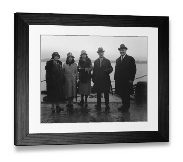 Framed Print : Two war heroines arrive at Dover. Miss Gertrude Richardson, Mlle Leonie van Houtte Framed Print : Two war heroines arrive at Dover. Miss Gertrude Richardson, Mlle Leonie van Houtte