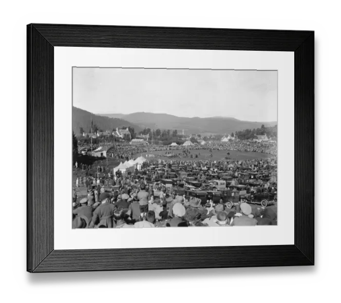 Framed Print : Braemar gathering. Games in progress. 11 September 1926 Framed Print : Braemar gathering. Games in progress. 11 September 1926