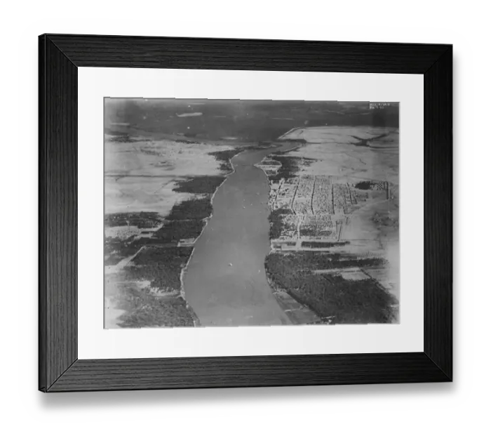Framed Print : The RAF take over the policing of Iraq. An aerial view of Nasiriyah on the Euphrates Framed Print : The RAF take over the policing of Iraq. An aerial view of Nasiriyah on the Euphrates