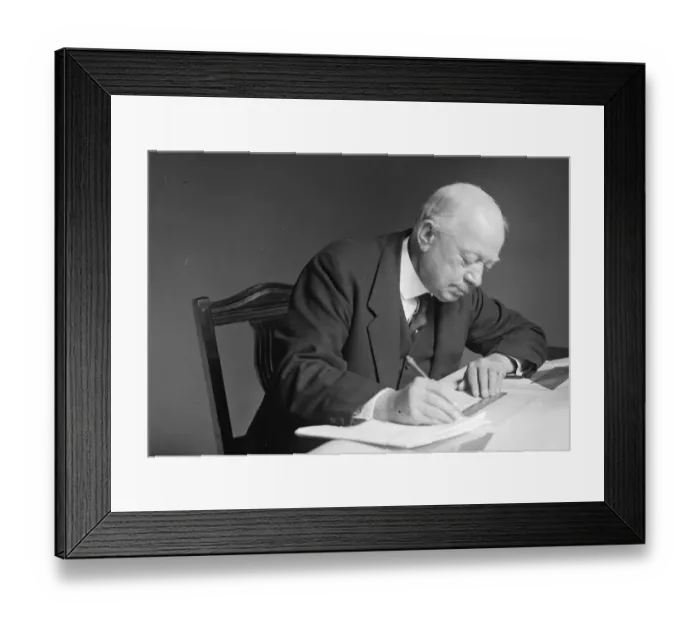 Framed Print : New photograph of man who will carry out the great Waterloo Bridge task. Mr Frederick Palmer Framed Print : New photograph of man who will carry out the great Waterloo Bridge task. Mr Frederick Palmer