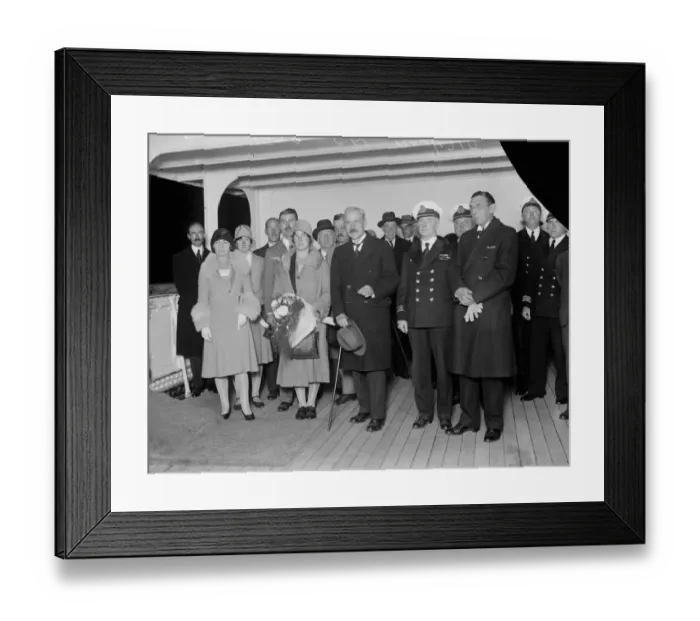 Framed Print : Mr Ramsay MacDonald accompanied by Miss Ishbel MacDonald left Southampton on Saturday Framed Print : Mr Ramsay MacDonald accompanied by Miss Ishbel MacDonald left Southampton on Saturday