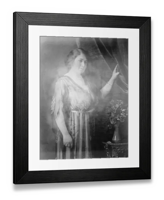 Framed Print : Miss Gwladys Naish ( Singer ) 9 October 1922 Framed Print : Miss Gwladys Naish ( Singer ) 9 October 1922