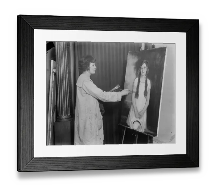 Framed Print : Viscount Falkland poses for his portrait by Mrs Dorothy Macavity at her London studio Framed Print : Viscount Falkland poses for his portrait by Mrs Dorothy Macavity at her London studio