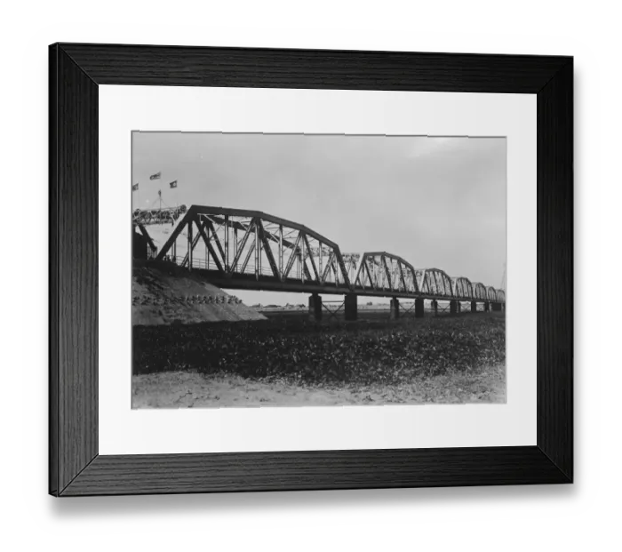 Framed Print : Khartoum Bridge opened in the Sudan. A view of the new bridge after the opening ceremony Framed Print : Khartoum Bridge opened in the Sudan. A view of the new bridge after the opening ceremony