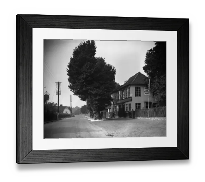 Framed Print : The old Peggy Bedford Inn, the famous 15 century hostelry on the Bath Road at Colnbrook Framed Print : The old Peggy Bedford Inn, the famous 15 century hostelry on the Bath Road at Colnbrook
