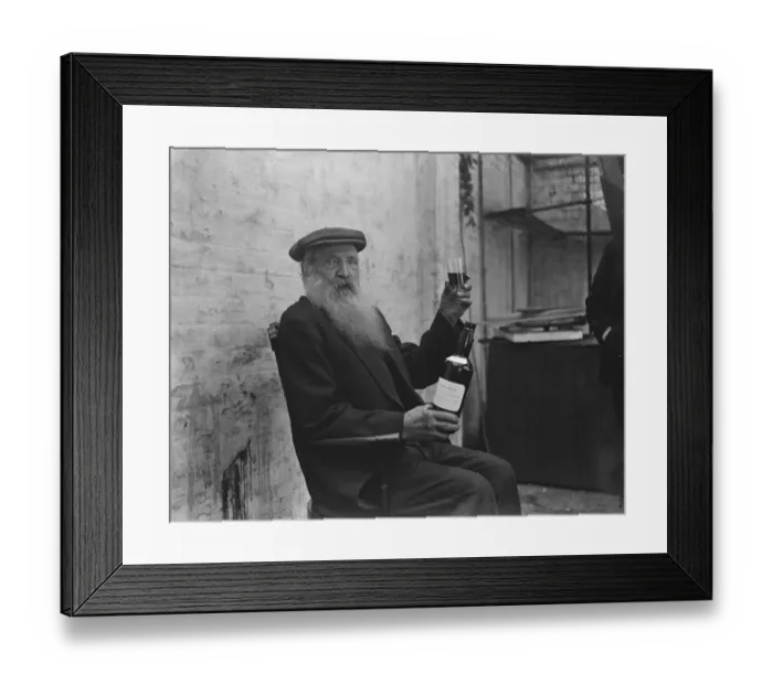 Framed Print : Walworths Stalwart Patriarch 103 and still getting about - drinking Scotch whisky Framed Print : Walworths Stalwart Patriarch 103 and still getting about - drinking Scotch whisky