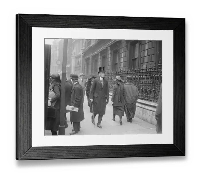 Framed Print : Private view day at the Royal Academy. Lord Horns leaving. 28 April 1922 Framed Print : Private view day at the Royal Academy. Lord Horns leaving. 28 April 1922