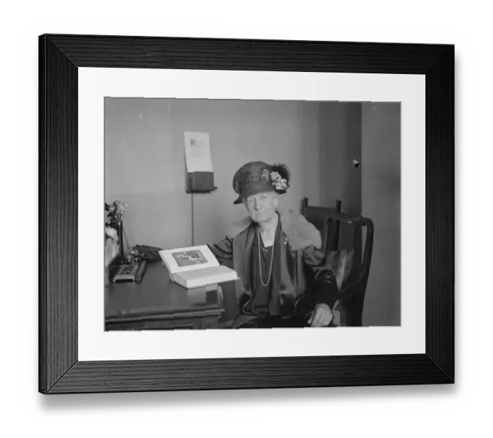 Framed Print : Society authoress. Dowager Lady Raglan, whose book Memories of Three Reigns was published Framed Print : Society authoress. Dowager Lady Raglan, whose book Memories of Three Reigns was published