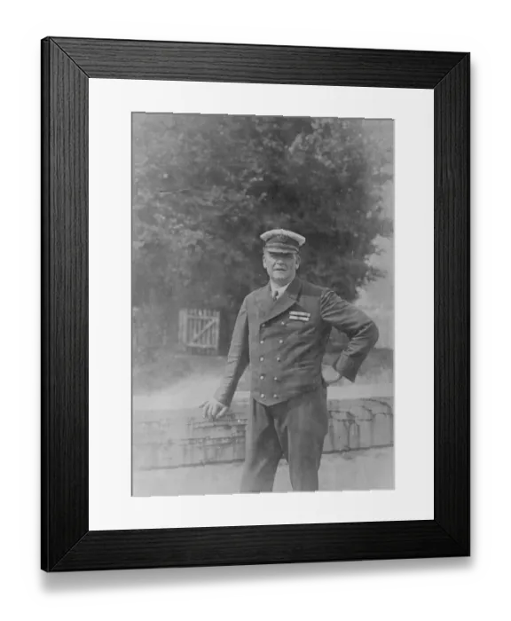 Framed Print : Antarctic explorer as lock keeper Mr Ts Williamson, who was with Captain Scott Framed Print : Antarctic explorer as lock keeper Mr Ts Williamson, who was with Captain Scott