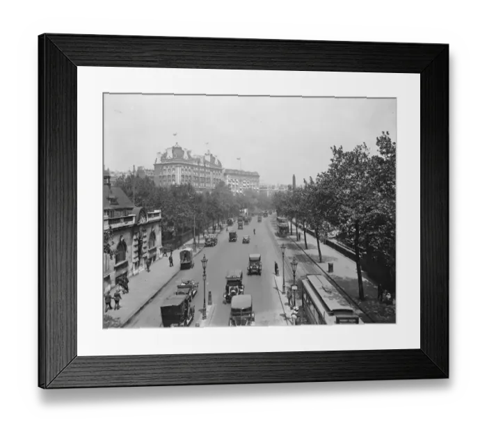 Framed Print : London, The Victoria embankment, with a view of the Cecil and Savoy hotels 30 August Framed Print : London, The Victoria embankment, with a view of the Cecil and Savoy hotels 30 August