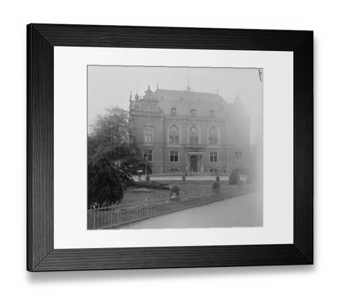 Framed Print : Dantzig, Poland The English commissioners house 24 October 1921 Framed Print : Dantzig, Poland The English commissioners house 24 October 1921