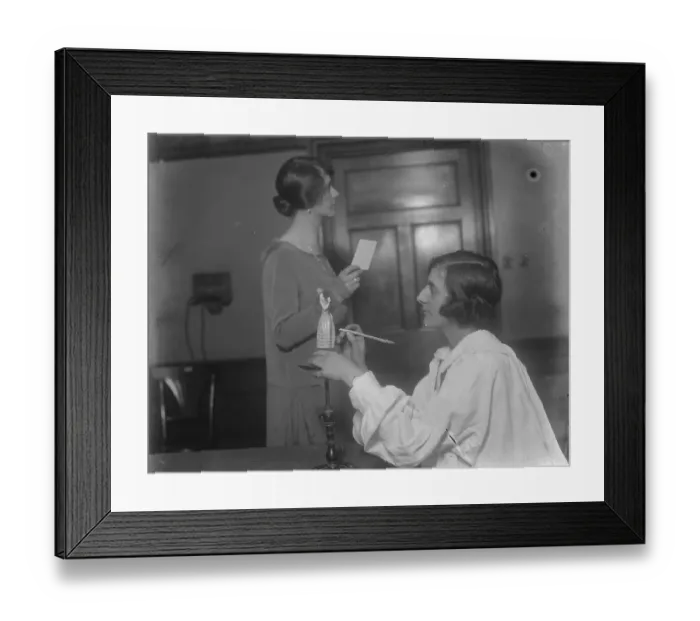Framed Print : Portraits in porcelain. Miss Phyllis Simpson modelling portraits in porcelain at the Arts Framed Print : Portraits in porcelain. Miss Phyllis Simpson modelling portraits in porcelain at the Arts