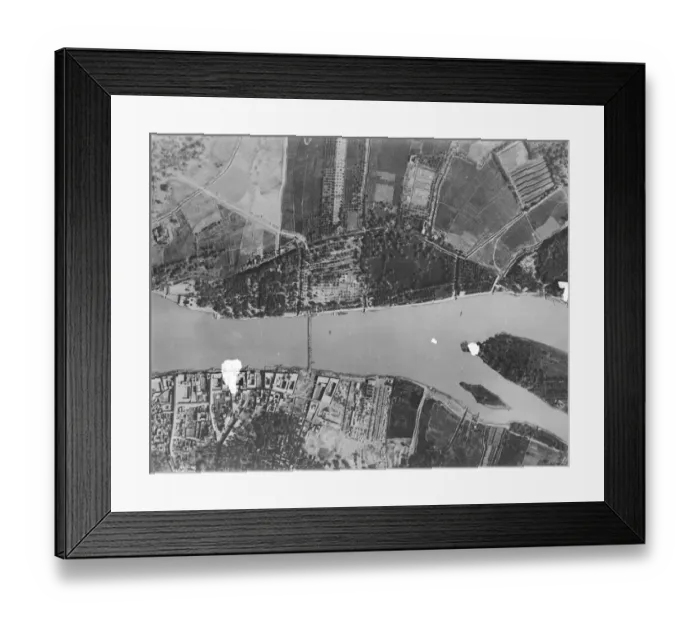 Framed Print : The RAF take over the policing of Iraq. An aerial view of Kufah, 88 miles south of Baghdad Framed Print : The RAF take over the policing of Iraq. An aerial view of Kufah, 88 miles south of Baghdad