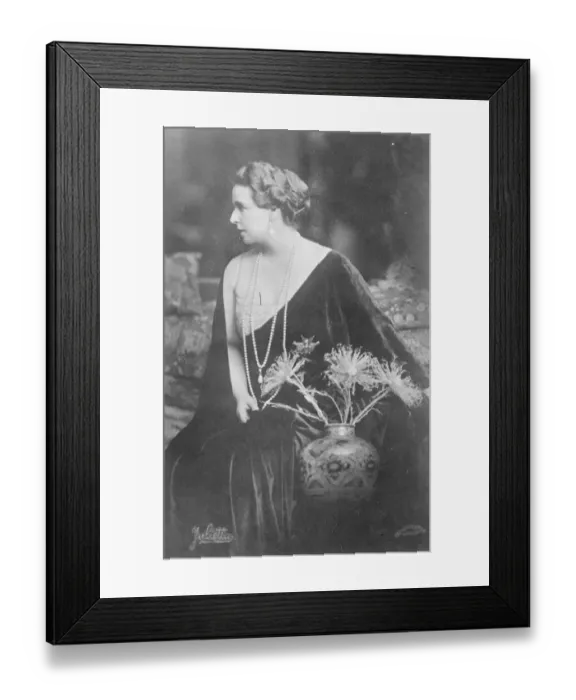 Framed Print : Queen of Romania 29 November 1922 Framed Print : Queen of Romania 29 November 1922