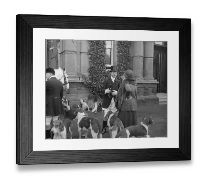 Framed Print : Garth Hunt meet at Easthampstead Park, Marquess of Downshires Country seat Framed Print : Garth Hunt meet at Easthampstead Park, Marquess of Downshires Country seat