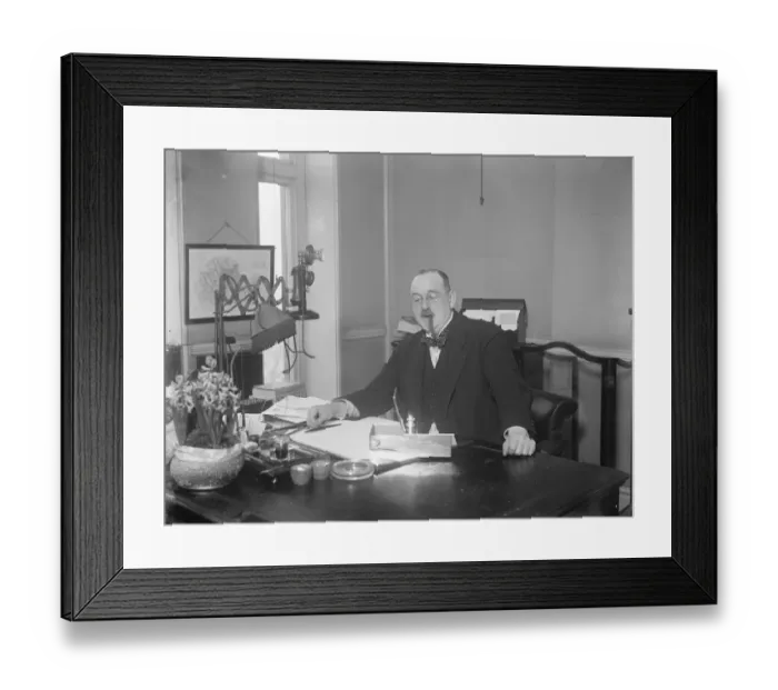 Framed Print : Xmas Box for retiring Principal Conservative Agent. At the end of the year Framed Print : Xmas Box for retiring Principal Conservative Agent. At the end of the year