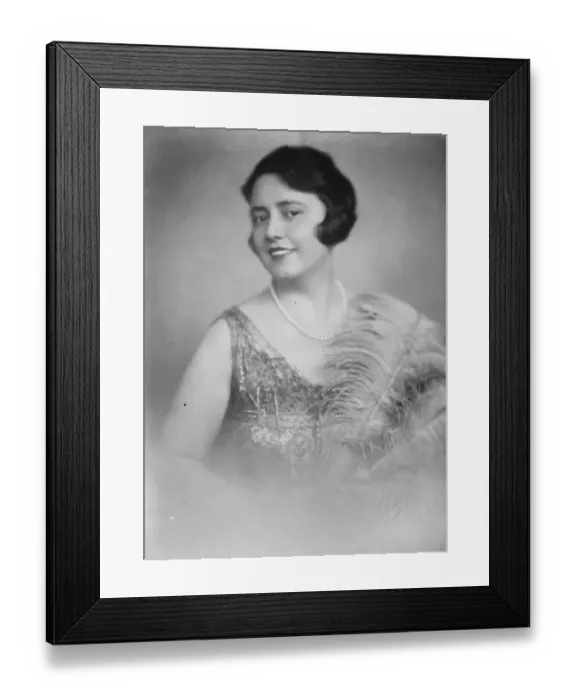 Framed Print : Elisabeth Schumann, a German soprano who sang in opera, operetta, oratorio Framed Print : Elisabeth Schumann, a German soprano who sang in opera, operetta, oratorio