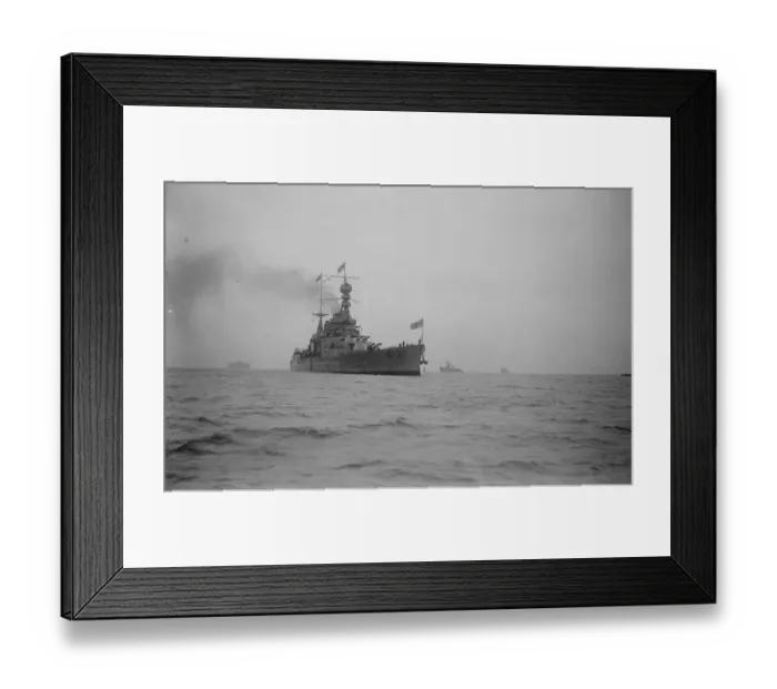 Framed Print : The Prince of Waless homecoming. HMS Repulse a Renown-class battlecruiser nearing