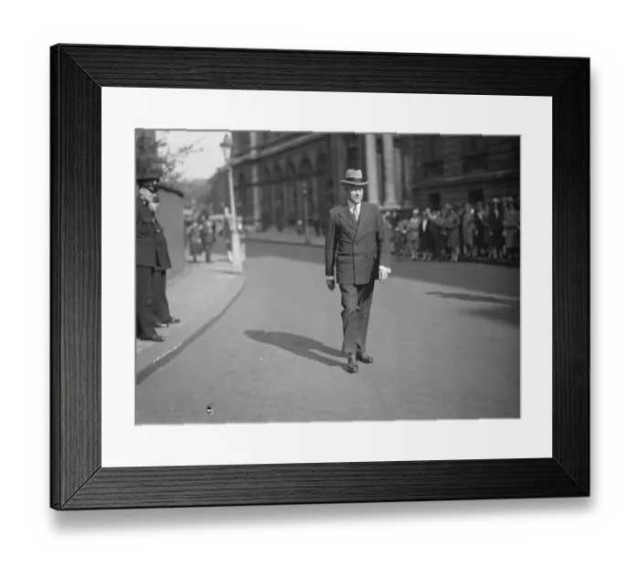 Framed Print : Cabinet meeting at No 10 Downing Street. Sir William Joynson - Hicks ( Lord Brentford ) arriving Framed Print : Cabinet meeting at No 10 Downing Street. Sir William Joynson - Hicks ( Lord Brentford ) arriving