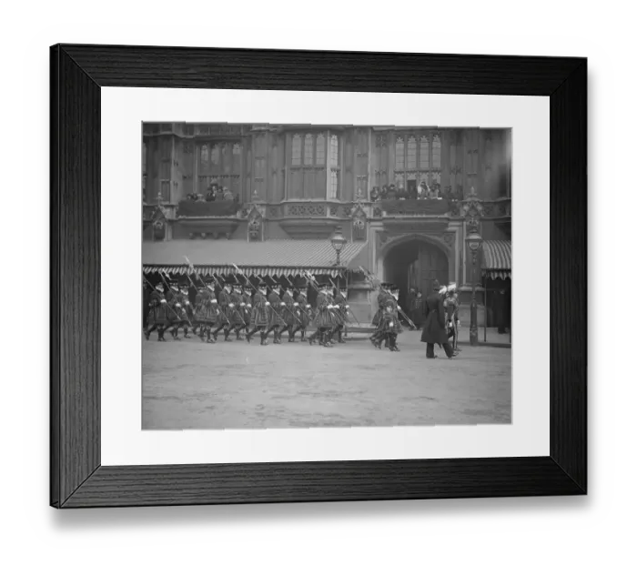 Framed Print : The state opening of parliament. Yeoman of the Guard - Beefeaters - arriving Framed Print : The state opening of parliament. Yeoman of the Guard - Beefeaters - arriving