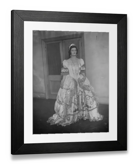 Framed Print : Pageant of Lovers through all the ages at new theatre. Lady Ravensdale as Framed Print : Pageant of Lovers through all the ages at new theatre. Lady Ravensdale as