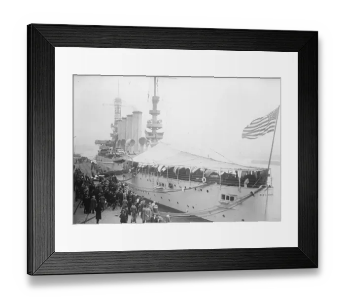 Framed Print : American warship visits Holland. The US warship Pittsburgh paid a visit to Rotterdam Framed Print : American warship visits Holland. The US warship Pittsburgh paid a visit to Rotterdam