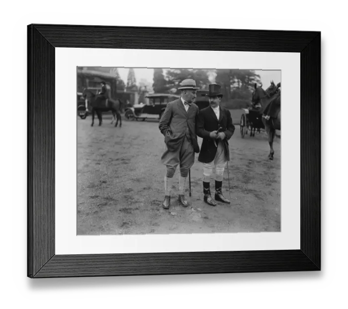 Framed Print : Meet of the Garth Hounds at Easthampstead Park, the Marquis of Downshires seat near Windsor Framed Print : Meet of the Garth Hounds at Easthampstead Park, the Marquis of Downshires seat near Windsor