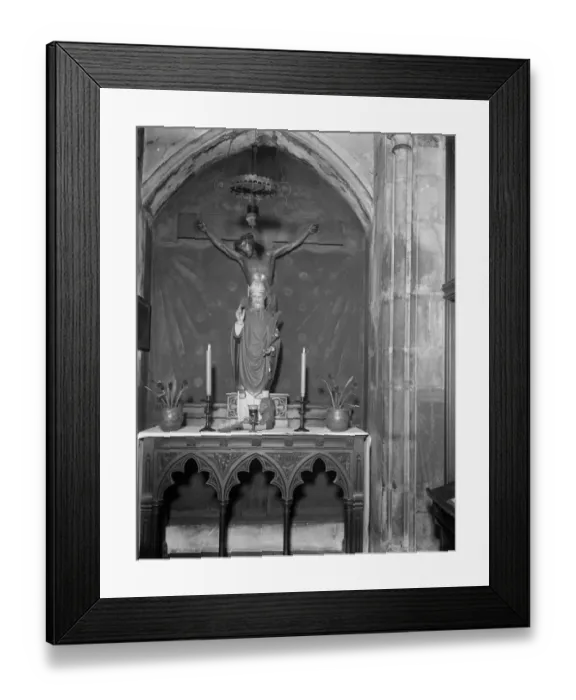Framed Print : Blessing of the throat, centuries old ceremony in heart of London. The statue Framed Print : Blessing of the throat, centuries old ceremony in heart of London. The statue