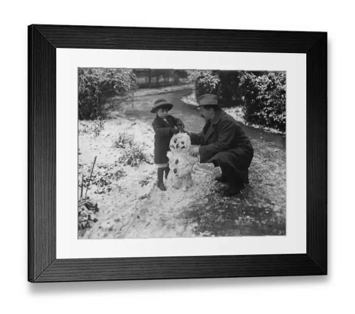 Framed Print : Viscount Cranley, Lord Onslows son, makes a snowman with a wounded Australian at Clandon