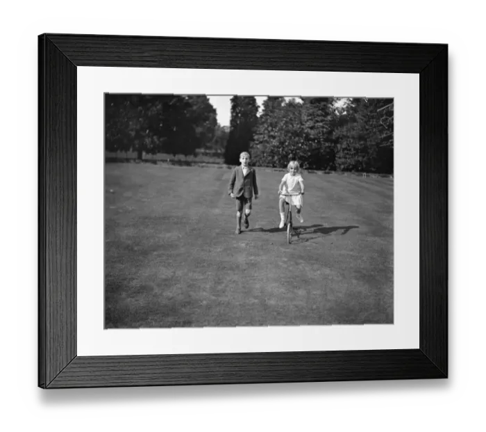 Framed Print : Betty and Paul Gillespie, children of the famous theatrical magnate, Mr R H Gillespie Framed Print : Betty and Paul Gillespie, children of the famous theatrical magnate, Mr R H Gillespie