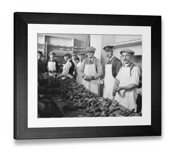 Framed Print : Colchester - An army of men were employed opening oysters for the annual feast 19
