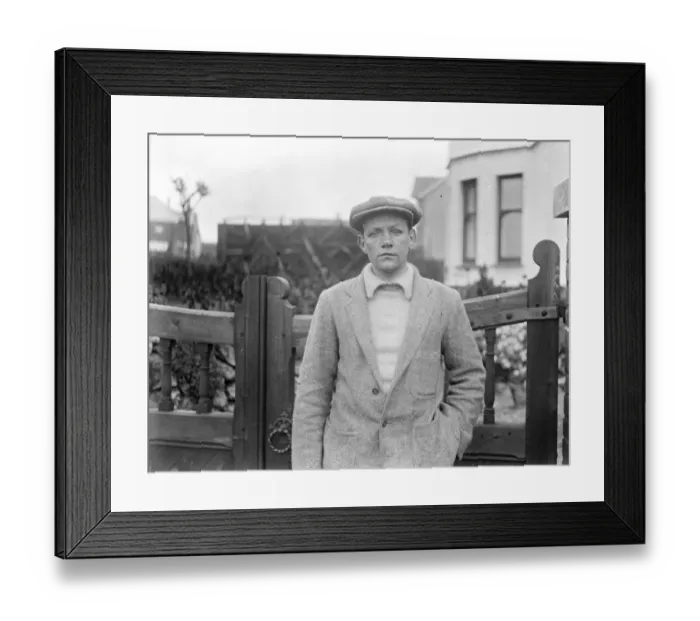 Framed Print : Jimmy Wilde getting fit to meet Pancho Villa for worlds title on the Welsh Hills