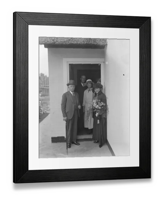 Framed Print : Mr and Mrs clynes visit the enham village centre The Rt Hon J R and Mrs Clynes Framed Print : Mr and Mrs clynes visit the enham village centre The Rt Hon J R and Mrs Clynes