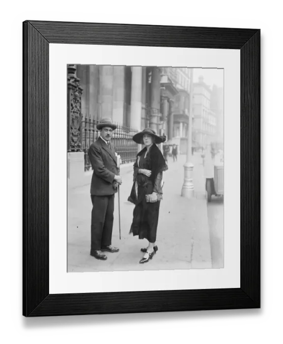 Framed Print : A former Ambassadors daughter. Miss Meril Buchanan photographed in London. She Framed Print : A former Ambassadors daughter. Miss Meril Buchanan photographed in London. She