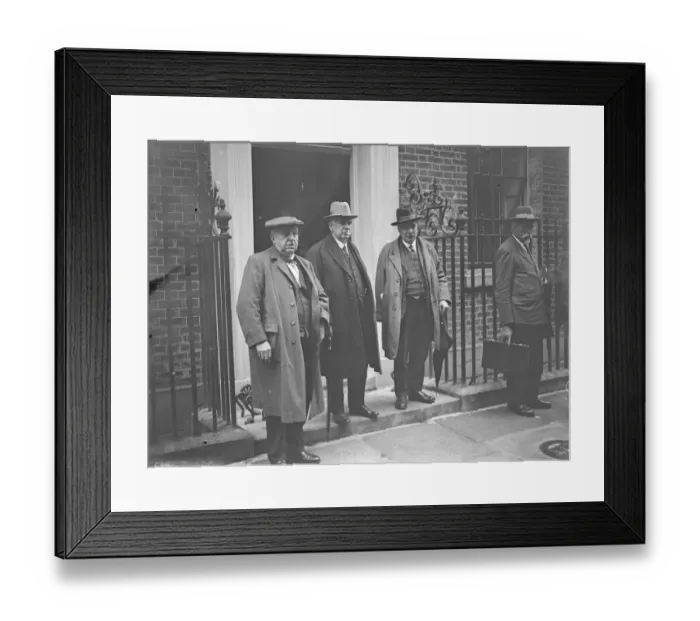 Framed Print : Meeting to discuss operation of the Dawes reparation scheme. At Downing Street Framed Print : Meeting to discuss operation of the Dawes reparation scheme. At Downing Street