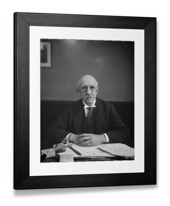 Framed Print : Central News staff. Mr Atkins, House of Commons reporter. 1 December 1929 Framed Print : Central News staff. Mr Atkins, House of Commons reporter. 1 December 1929