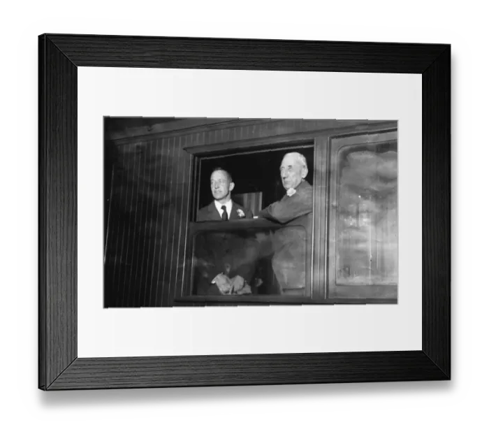 Framed Print : Amundsen Ellsworth Polar expedition Captain Roald Amundsen ( right ) and Lincoln
